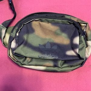 Adidas Men’s Belt Bag. Camo print
